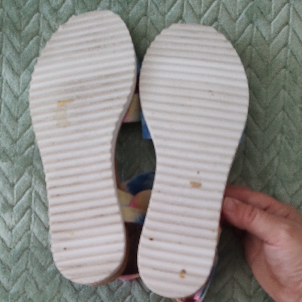 FIRST OFFER ACCEPTED! BOBS from Skechers Tie-Dye Sandals - Picture 6 of 8